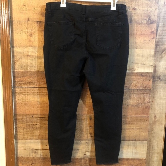 No Boundaries distressed mid rise skinny jeans - Picture 3 of 4